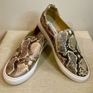 STEVE MADDEN Sz 9 Ellen Snake Print  Slip On Leather Upper Rubber Sole Loafers